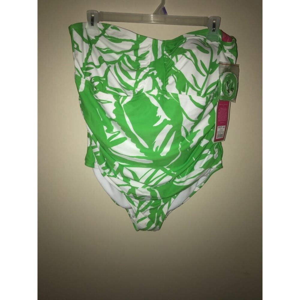 One piece swim suit with removable straps